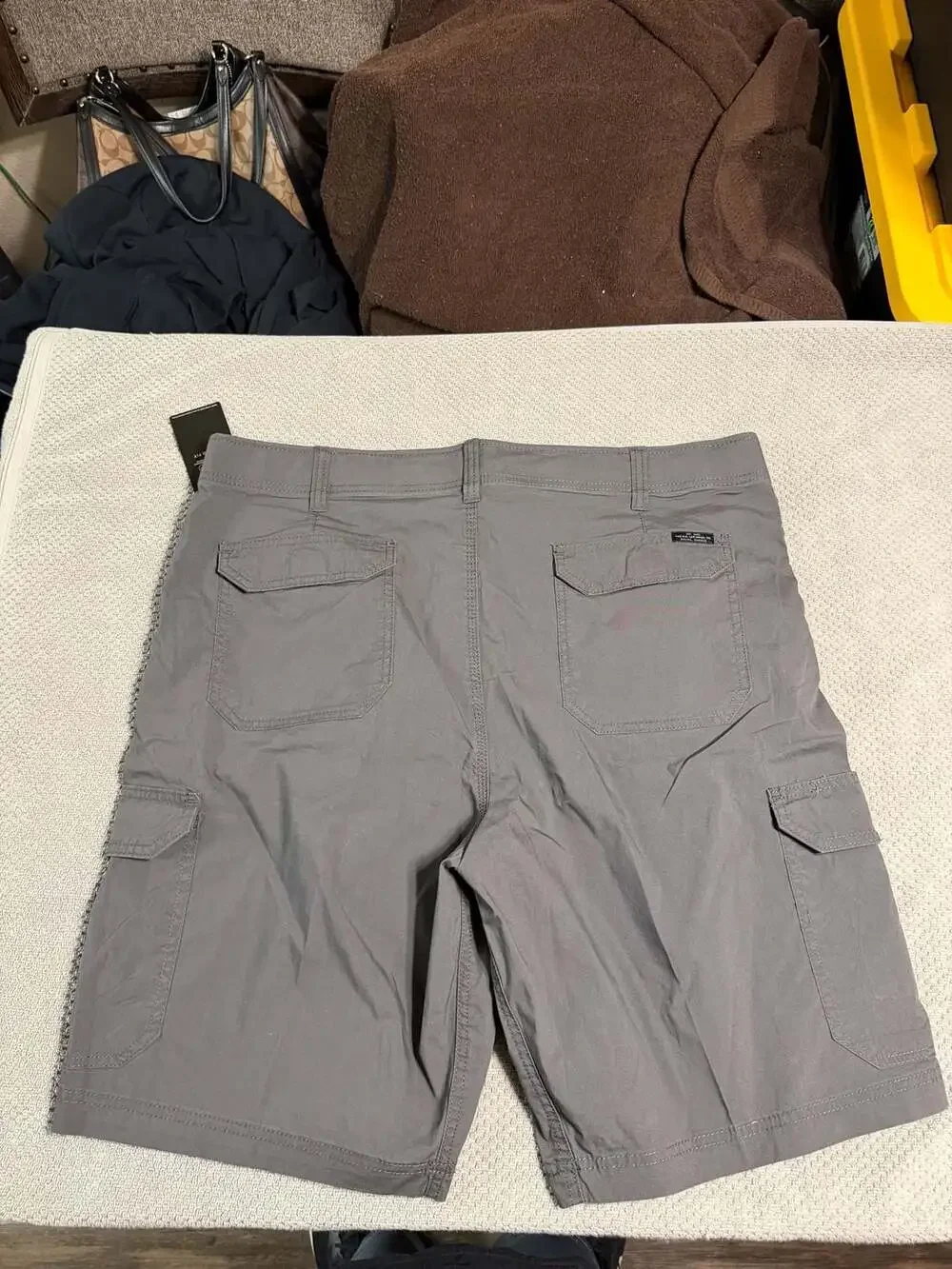 Lee Men's Extreme Motion Cargo Shorts in Anthracite, Size 42